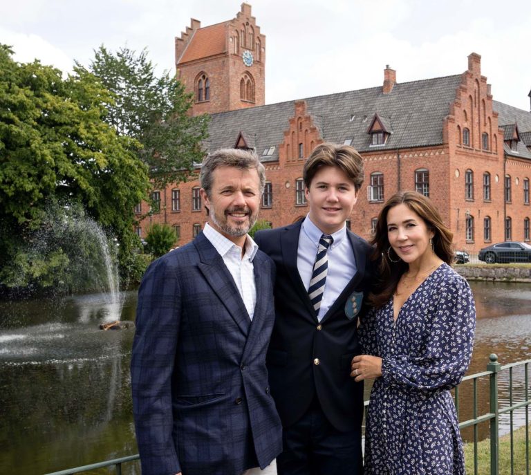 Kronprinzessin Mary Und Kronprinz Frederik U Ern Sich Zu Schul Skandal