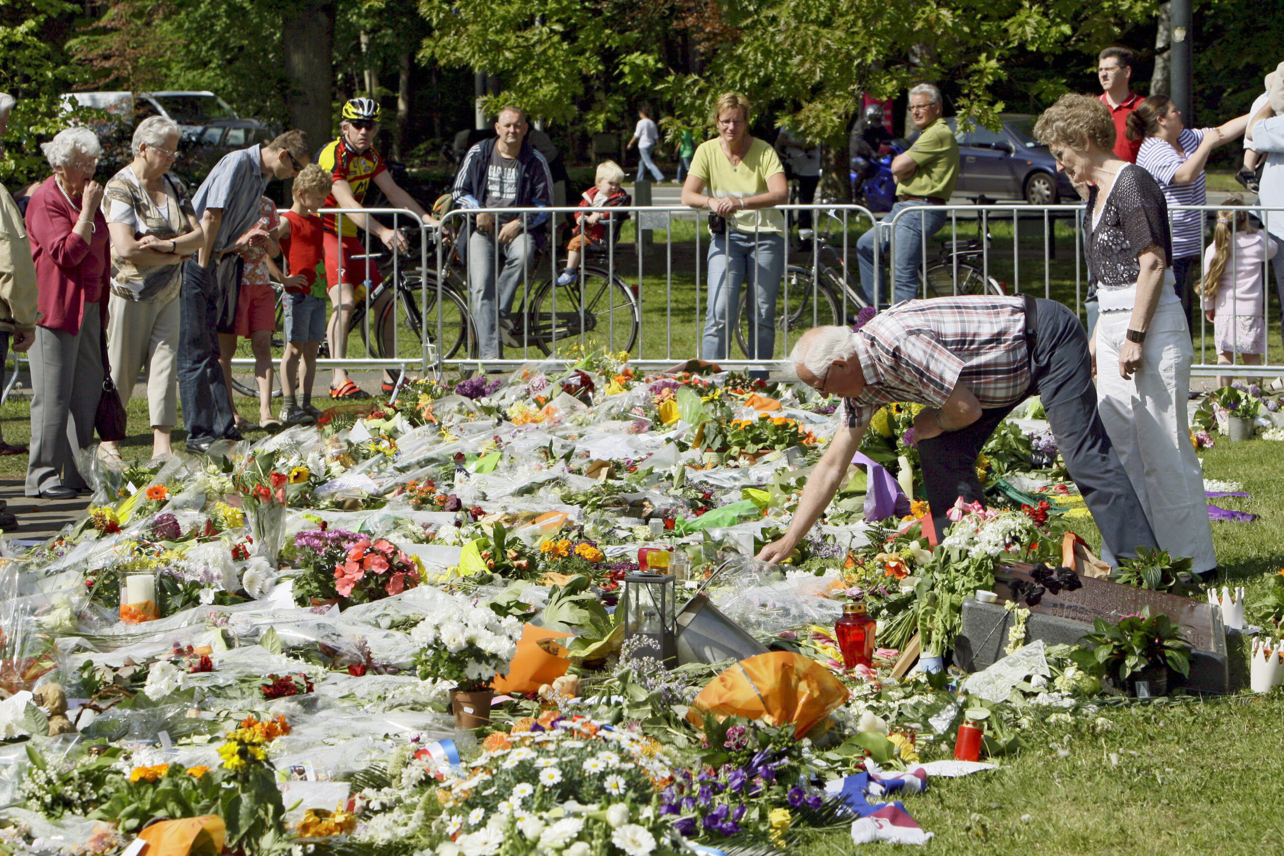 Die Trauer nach dem Anschlag war kaum in Worte zu fassen. © picture-alliance/ dpa | epa anp Vincent Jannink