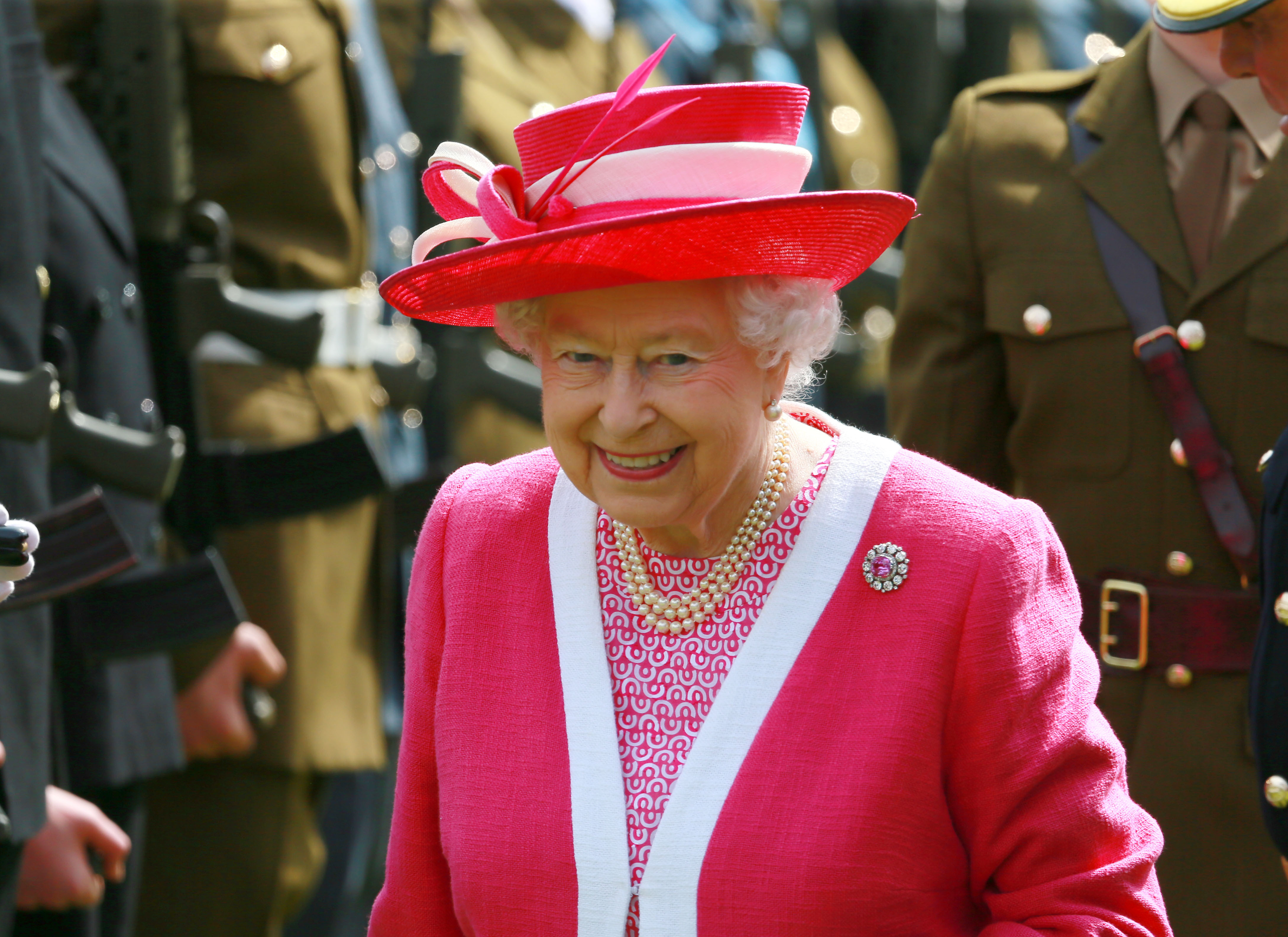 Queen Elizabeth und das Geheimnis ihrer Perlenkette