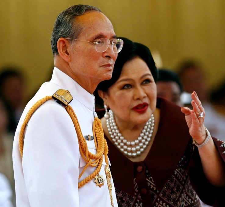 Königin Sirikit über König Bhumibol: „Es war Hass auf den ersten Blick“