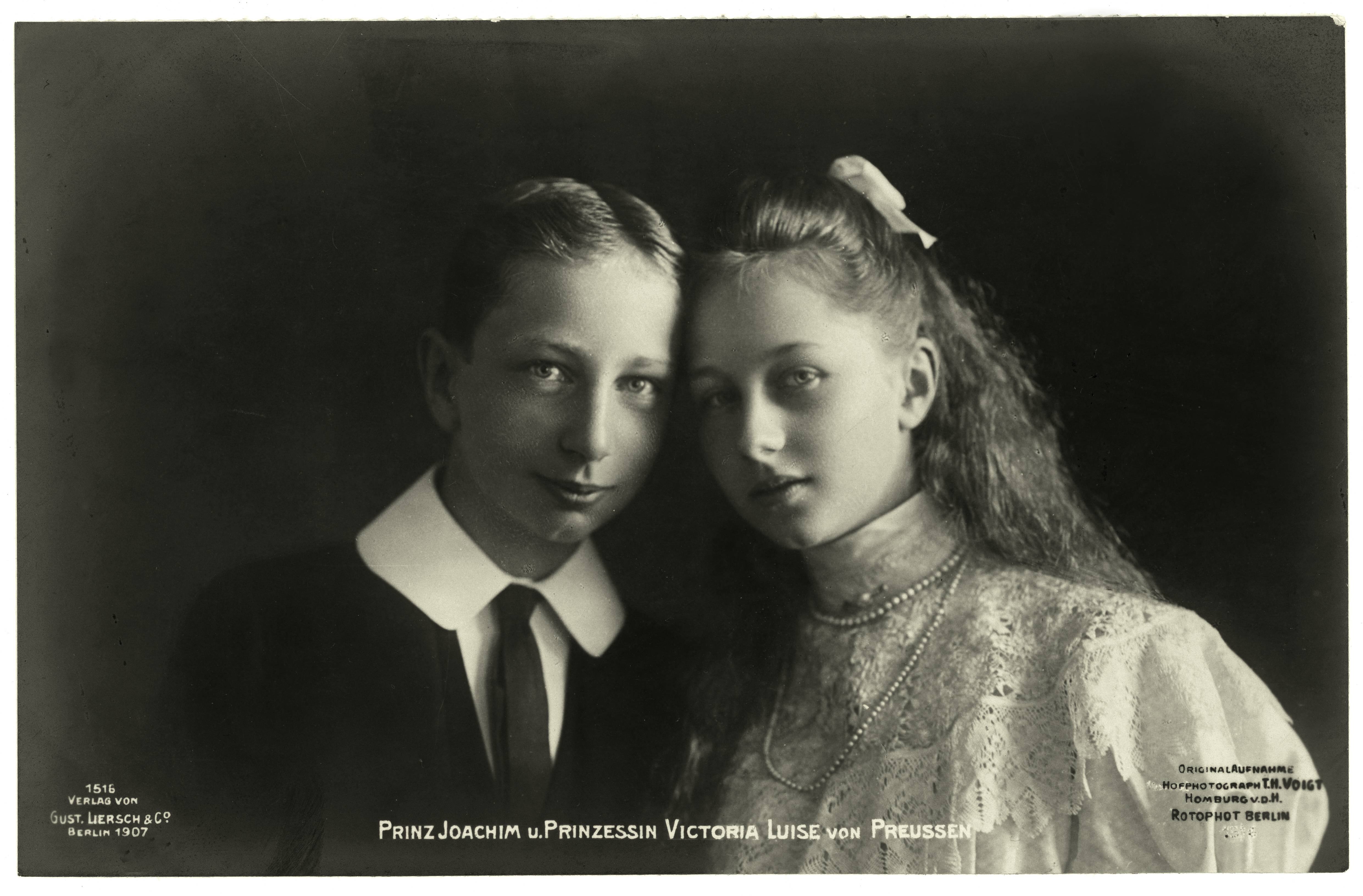 Prinz Joachim von Preußen mit seiner Schwester Victoria Luise von Preußen.