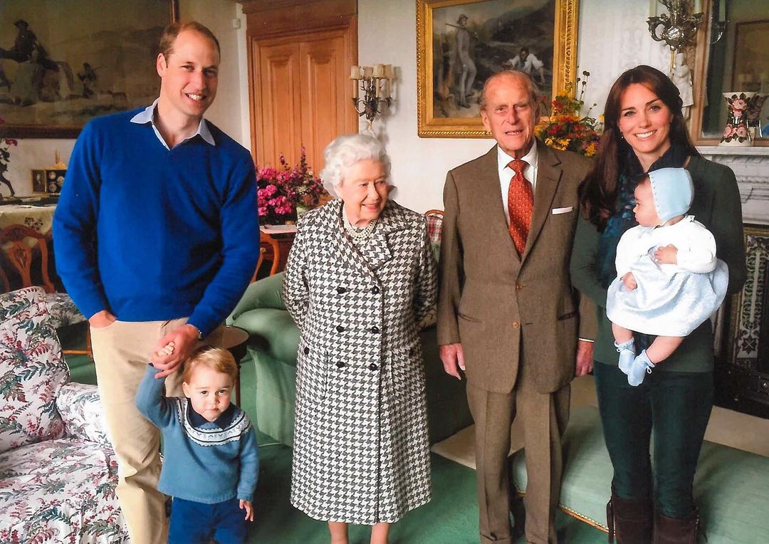 Britische Königsfamilie teilt ungesehene Familienfotos