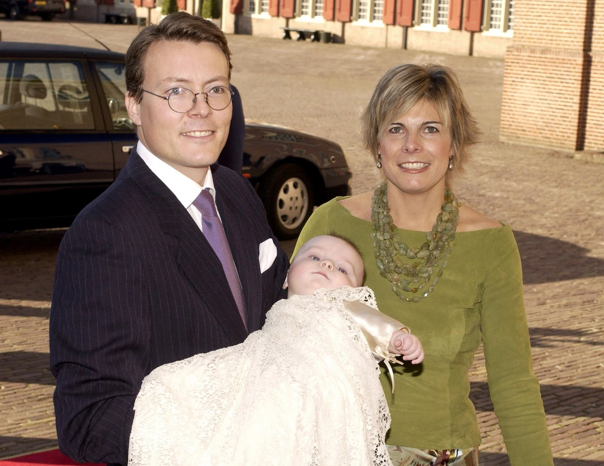 Claus-Casimir bei seiner Taufe mit Eltern