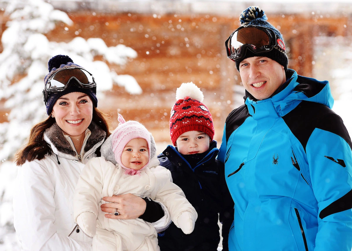 Prinzessin Kate, Prinzessin Charlotte, Prinz George und Prinz William im Winterurlaub