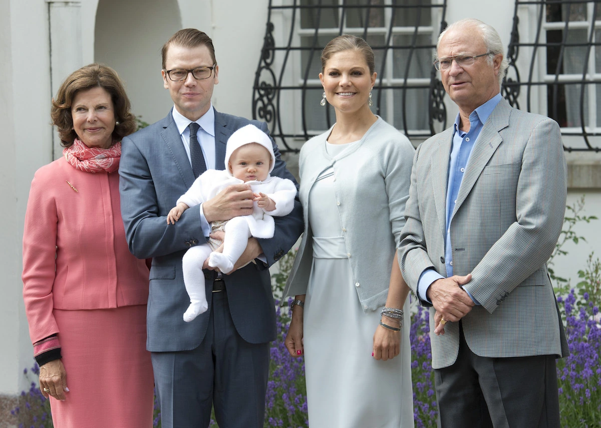 Prinzessin Estelle mit ihren Eltern und Großeltern