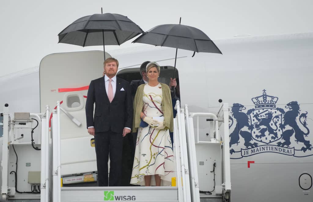 Königin Maxima und König Willem-Alexander sind am Berliner Flughafen gelandet. Das niederländische Königspaar ist für drei Tage auf Staatsbesuch in Deutschland.
