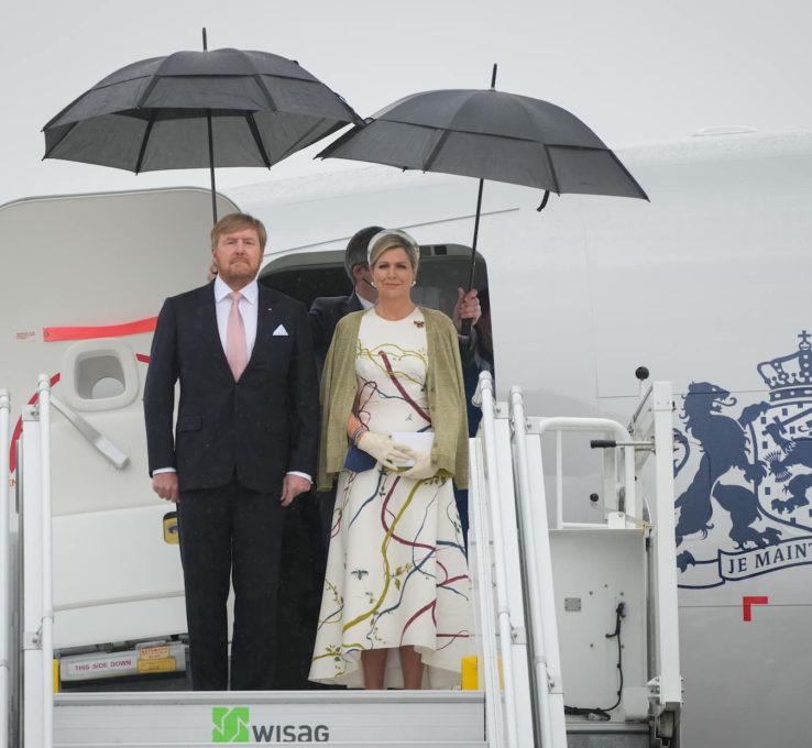 Königin Maxima und König Willem-Alexander sind am Berliner Flughafen gelandet. Das niederländische Königspaar ist für drei Tage auf Staatsbesuch in Deutschland.