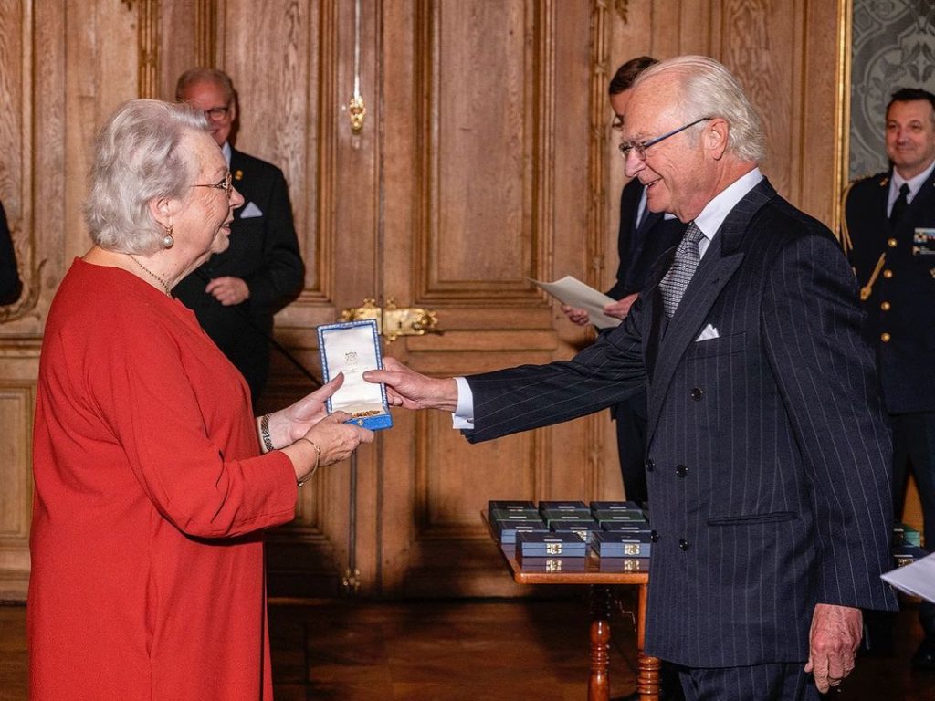 König Carl Gustaf vergibt Auszeichnung an seine Schwester