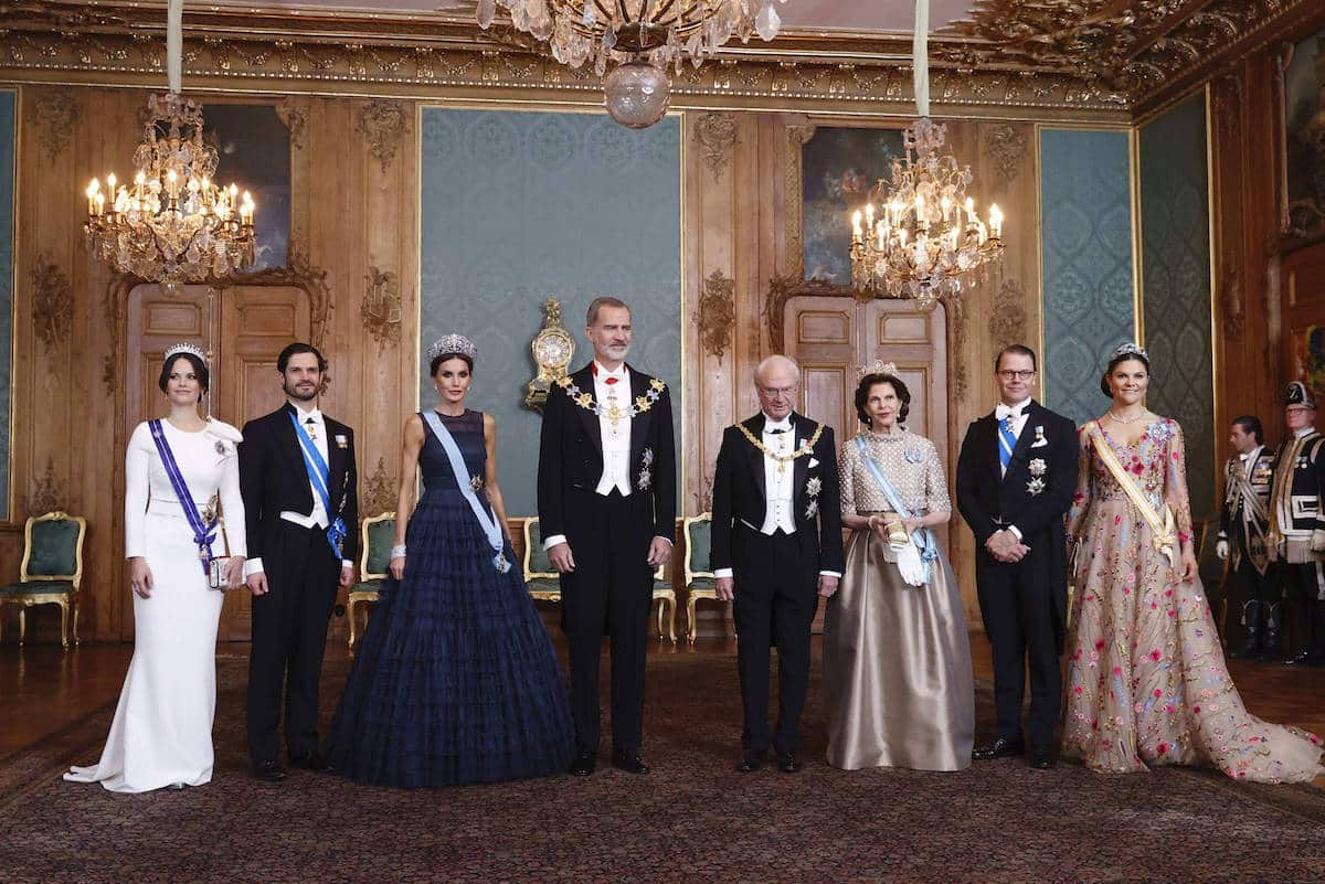 Royals in großen Roben – Gala-Dinner in Schweden