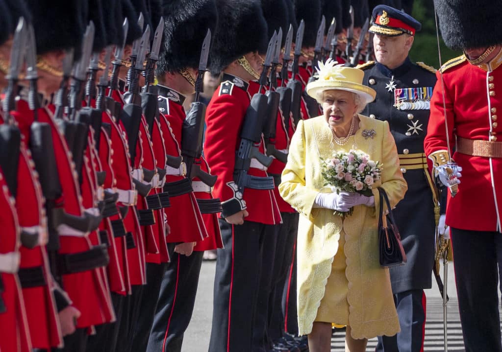 Queen Elizabeth: Wachen stoßen Kind um