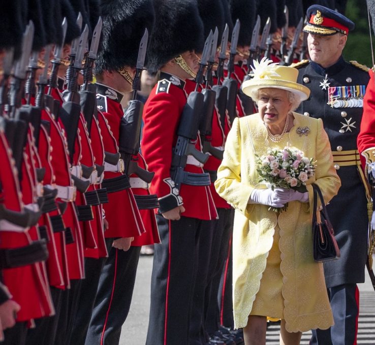 Queen Elizabeth: Wachen stoßen Kind um