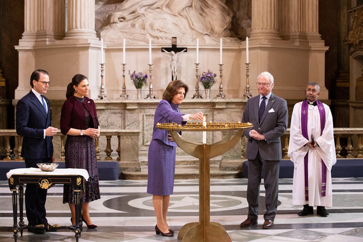 Königin Silvia und der Rest der schwedischen Königsfamilie zeigen Solidarität für die Ukraine.