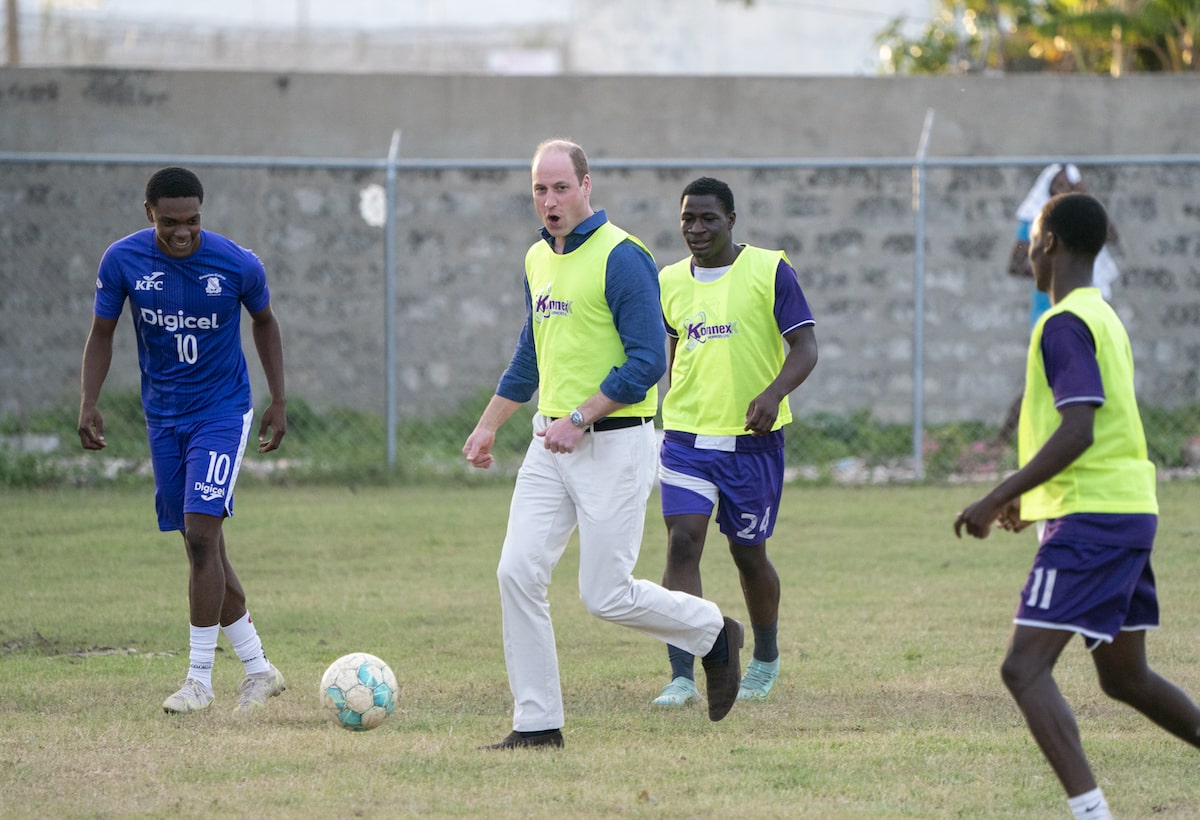 Prinz William spielt Fußball
