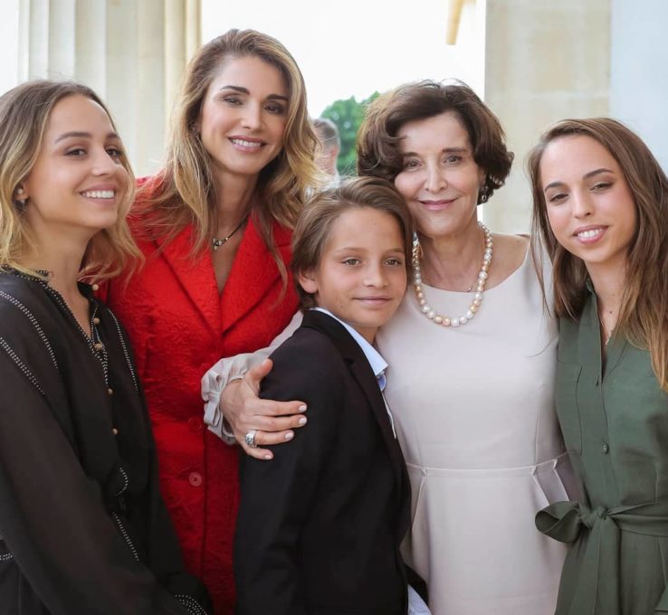 Königin Rania zeigt ihre schöne Mama