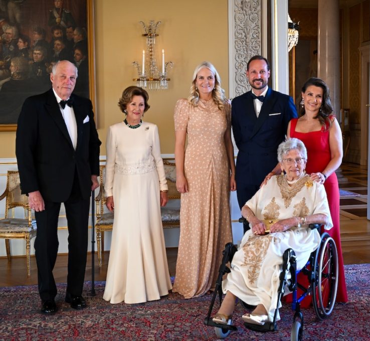 Prinzessin Astrid: Darum sitzt die Schwester von König Harald im Rollstuhl