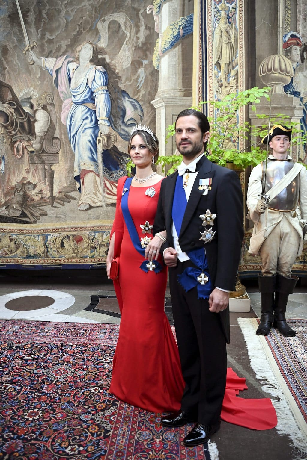 Prinzessin Sofia im roten Kleid