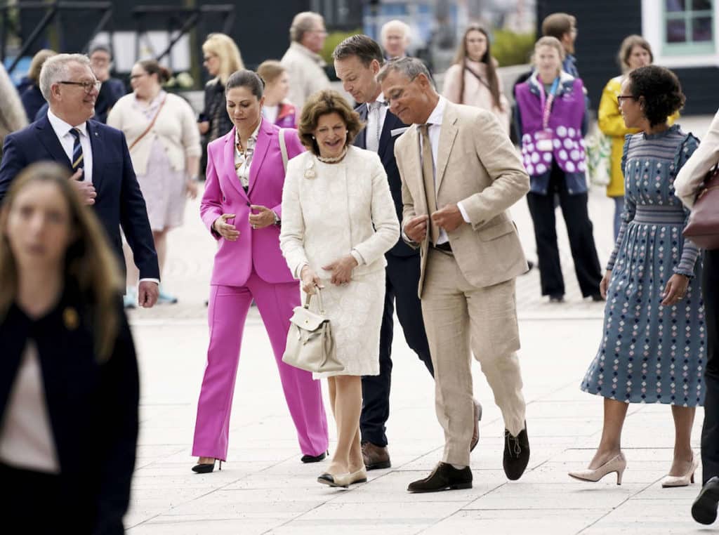 Kronprinzessin Victoria und Königin Silvia b ei der H22 City Expo