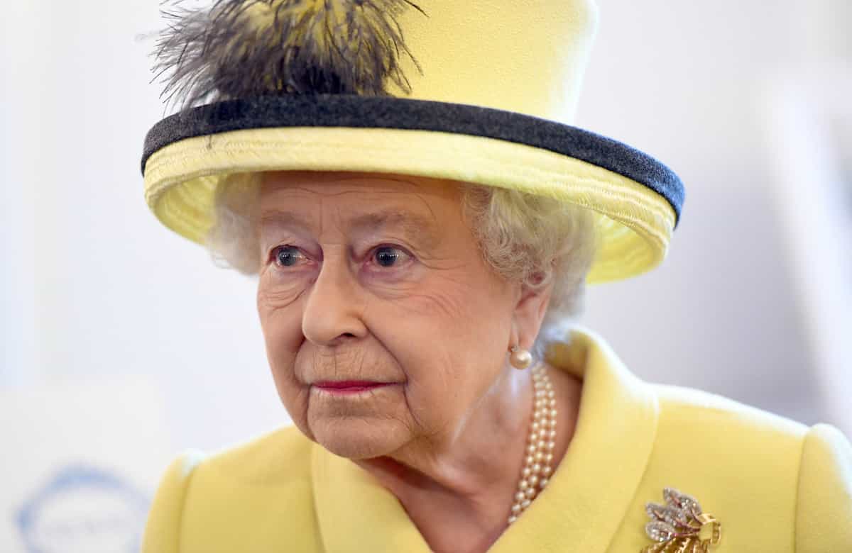 Queen Elizabeth: Flugzeug in Turbulenzen