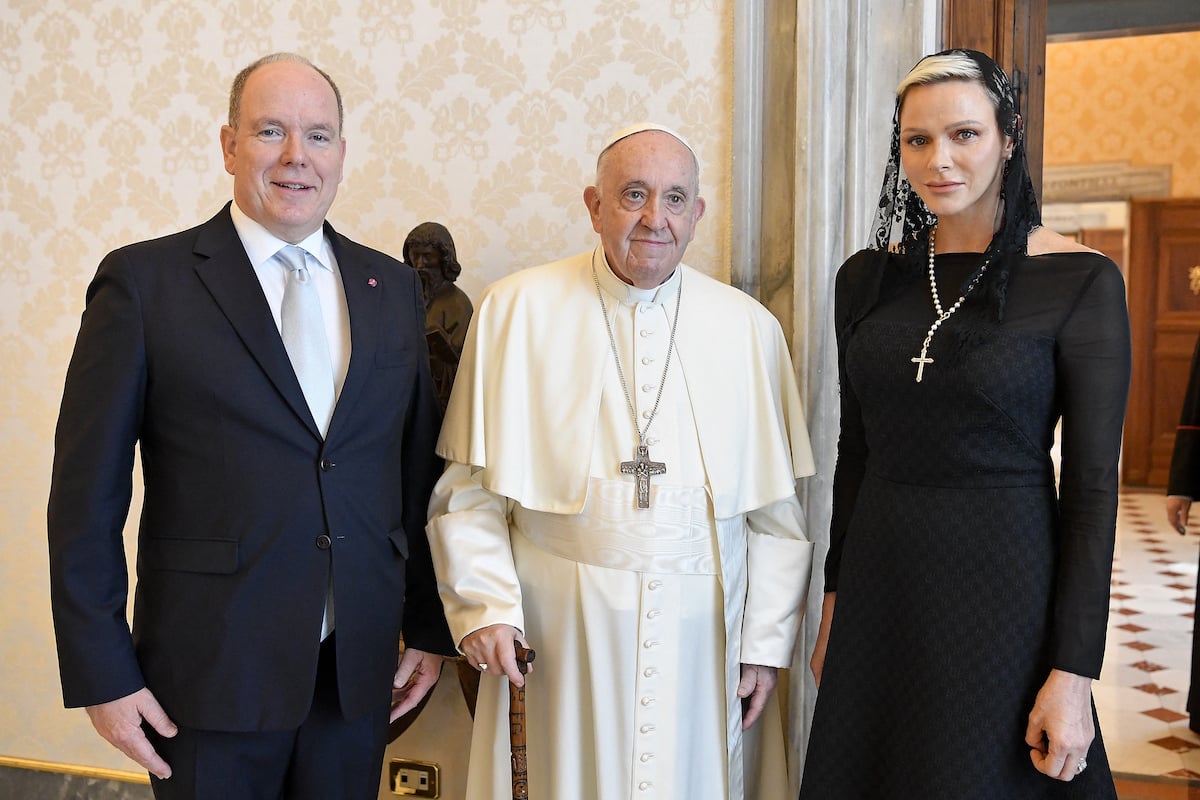 Fürstin Charlène: Outfit beim Papst-Besuch sorgt für Diskussionen