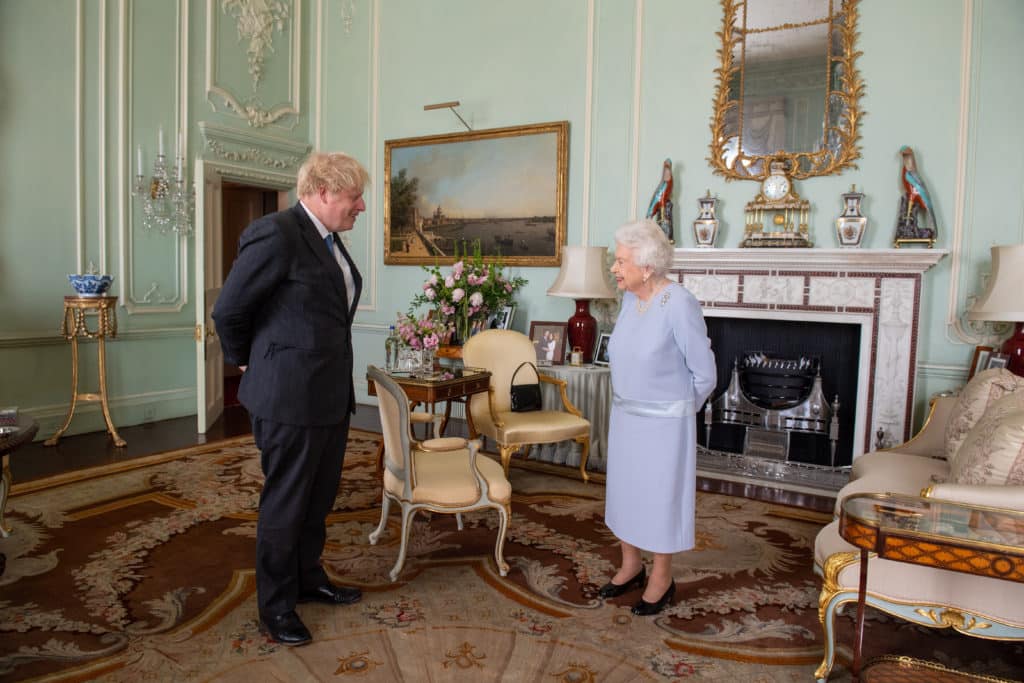 Queen Elizabeth trifft Premierminister Boris Johnson zu einer Audienz im Juni 2021.