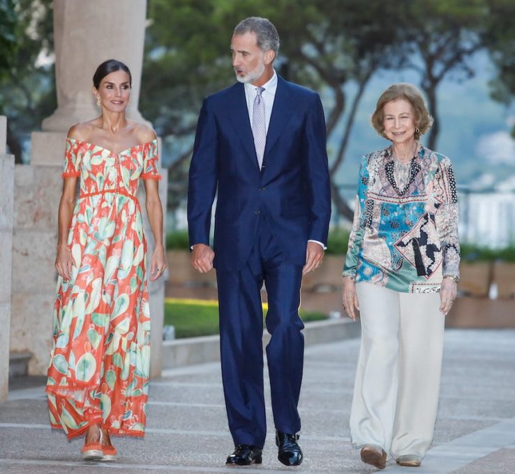 Königin Letizia im Sommer-Look mit König Felipe und Sofia