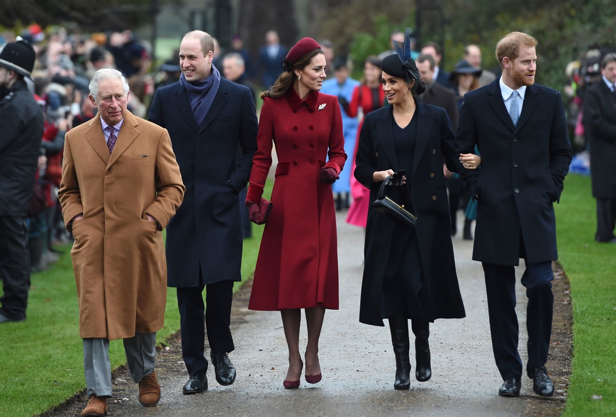 Der Prinz von Wales, der Herzog von Cambridge, die Herzogin von Cambridge, die Herzogin von Sussex und der Herzog von Sussex treffen ein, um am Morgengottesdienst am Weihnachtstag in der St. Mary Magdalene Church in Sandringham teilzunehmen.