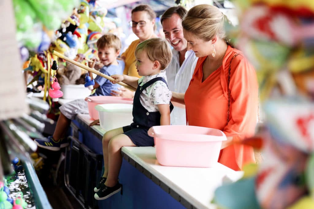 Prinz Charles Was er mit Prinzessin Estelle gemeinsam hat