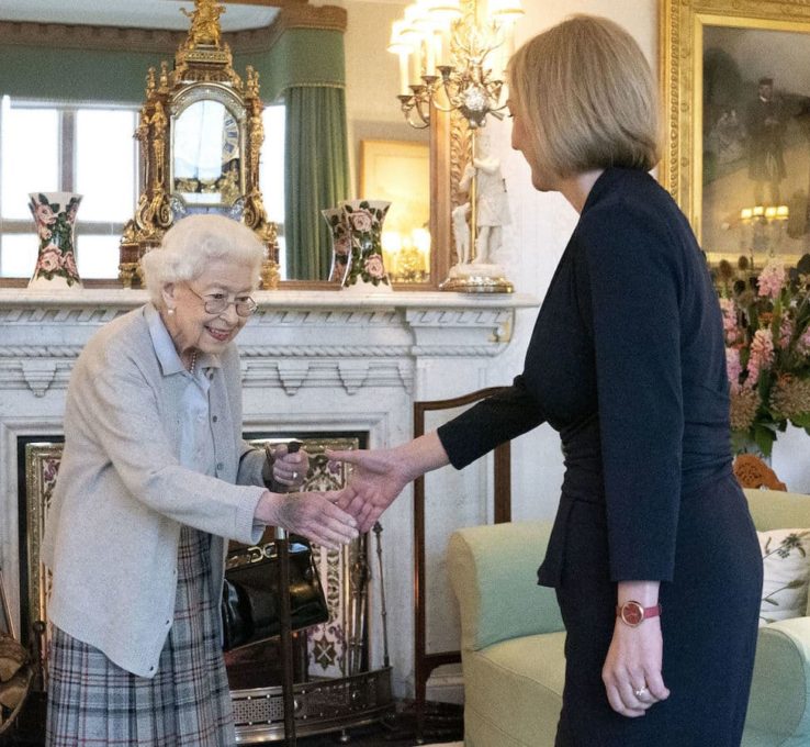 Queen Elizabeth: Hände
