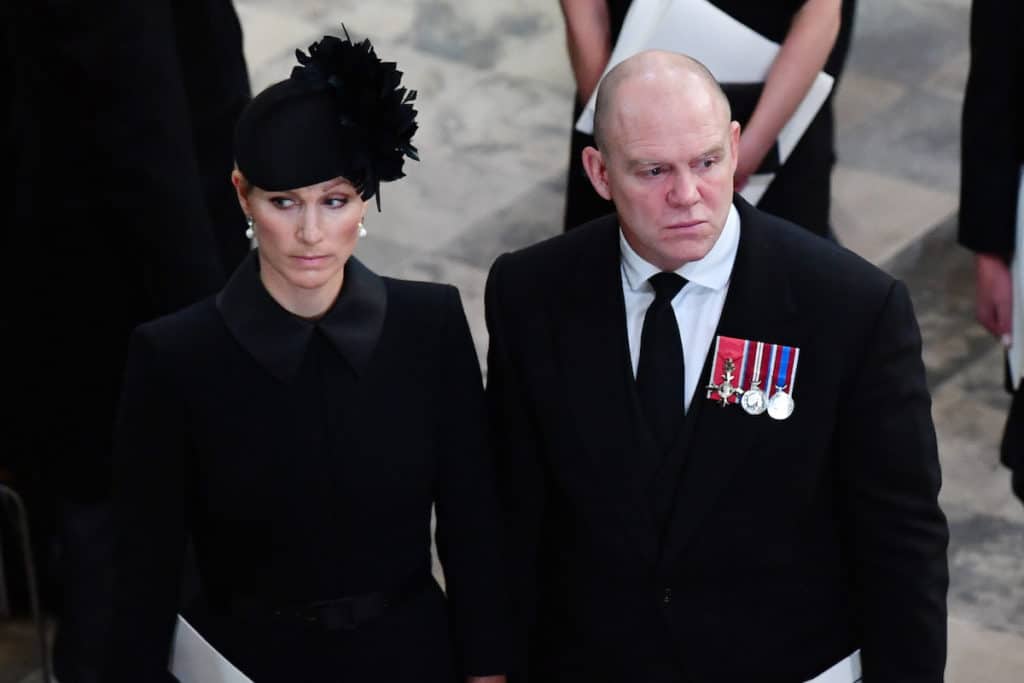 Zara Tindall mit Ehemann Mike Tindall bei der Trauerfeier für Queen Elizabeth