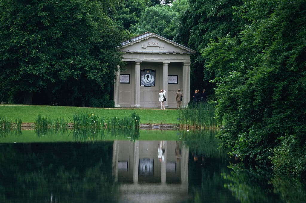 Auf dem Grundstück von Althorp Haus wurde ein Memorial für Prinzessin Diana errichtet.