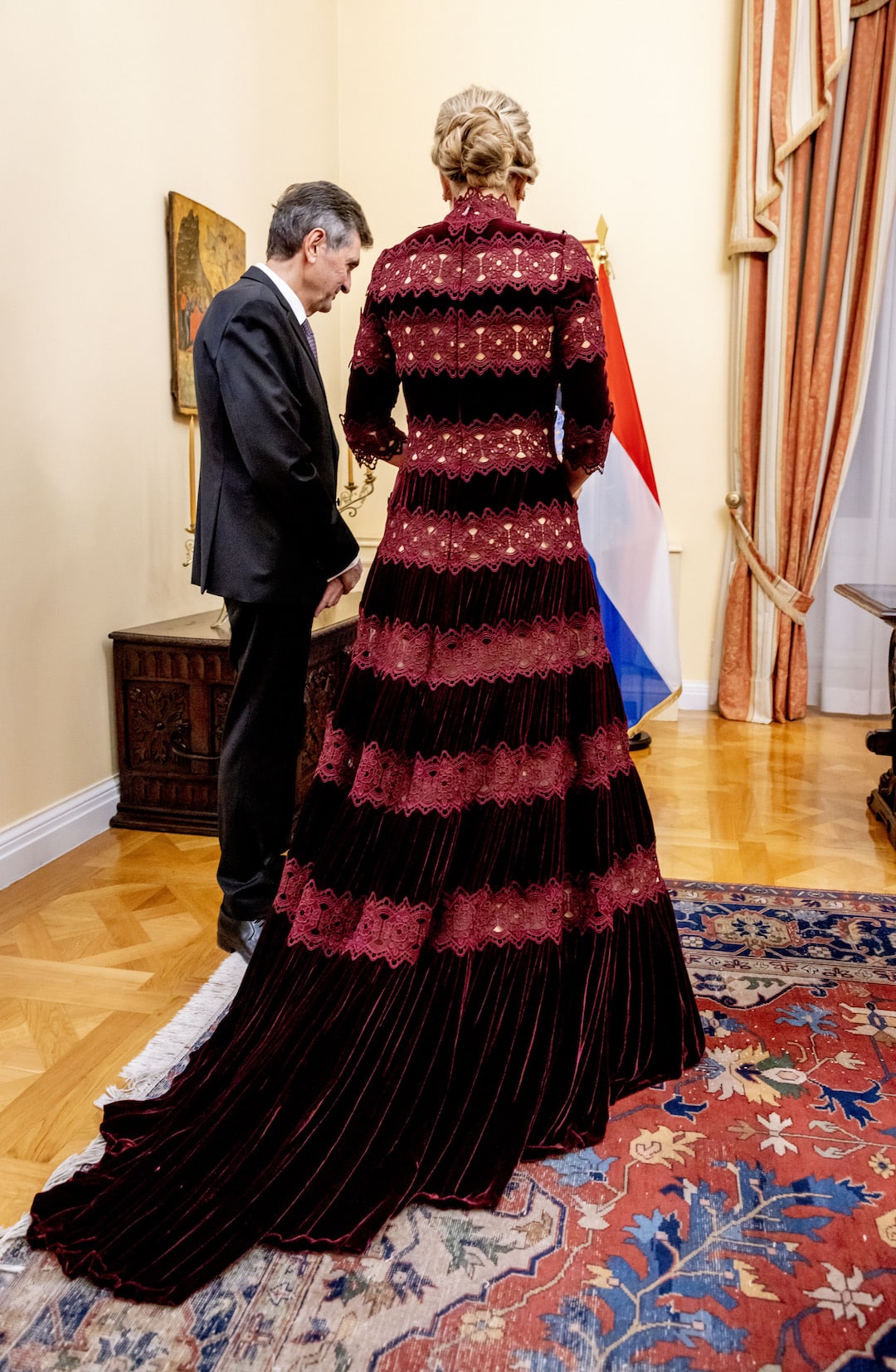 Königin Maxima Kleid mit Schleppe