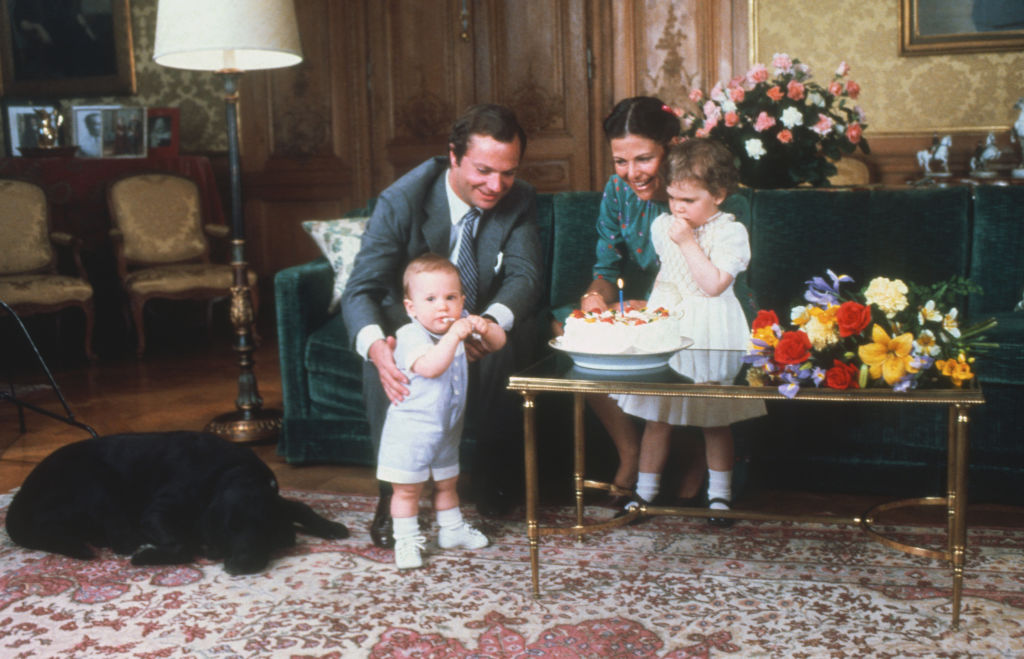 Prinz Carl Philip äußert sich erstmals zum Skandal-Interview seines Vaters.