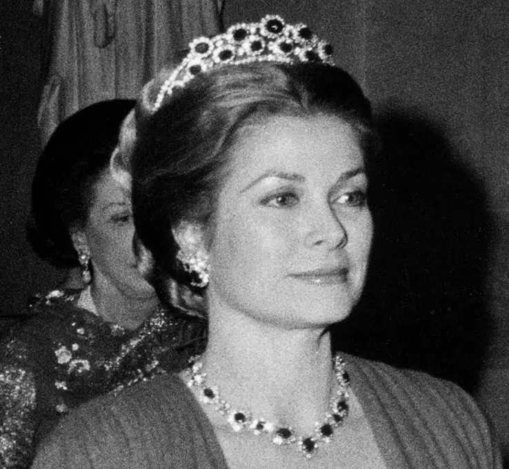 Fürstin Grace Kelly trägt Tiara beim Besuch in Versailles 1973