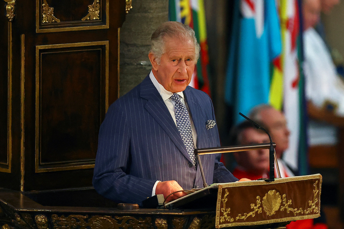 König Charles hält Rede