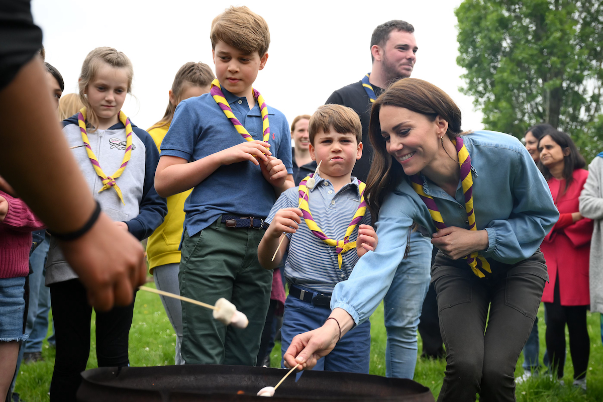 Britische Royals am Freiwilligentag: Prinz George, Prinz Louis und Prinzessin Kate bei den Pfadfindern