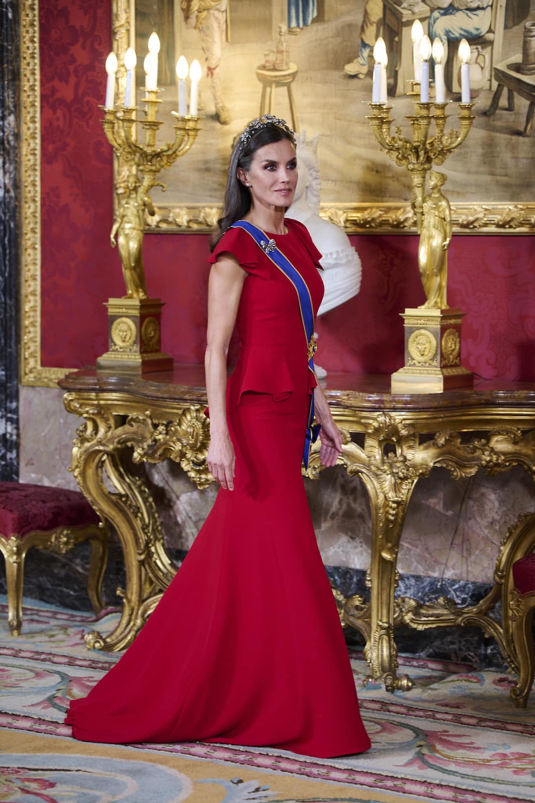 Letizia von Spanien trägt ein rotes Kleid, Mai 2023
