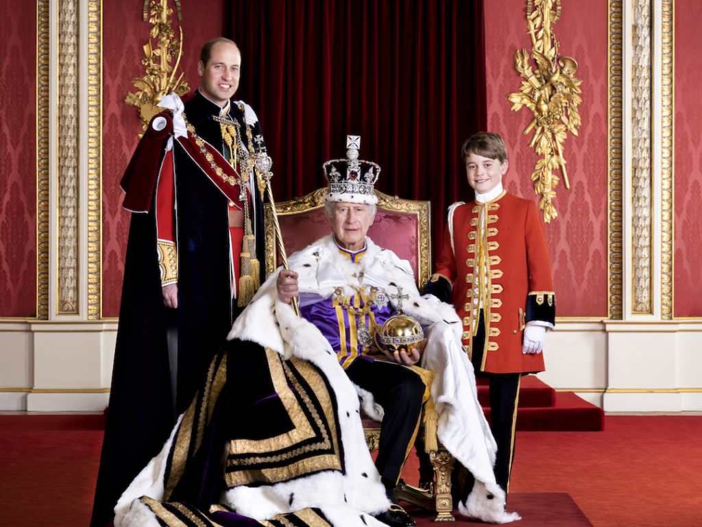 König Charles mit Prinz William und Prinz George