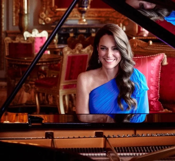Britische Royals: Prinzessin Kate spielt Klavier