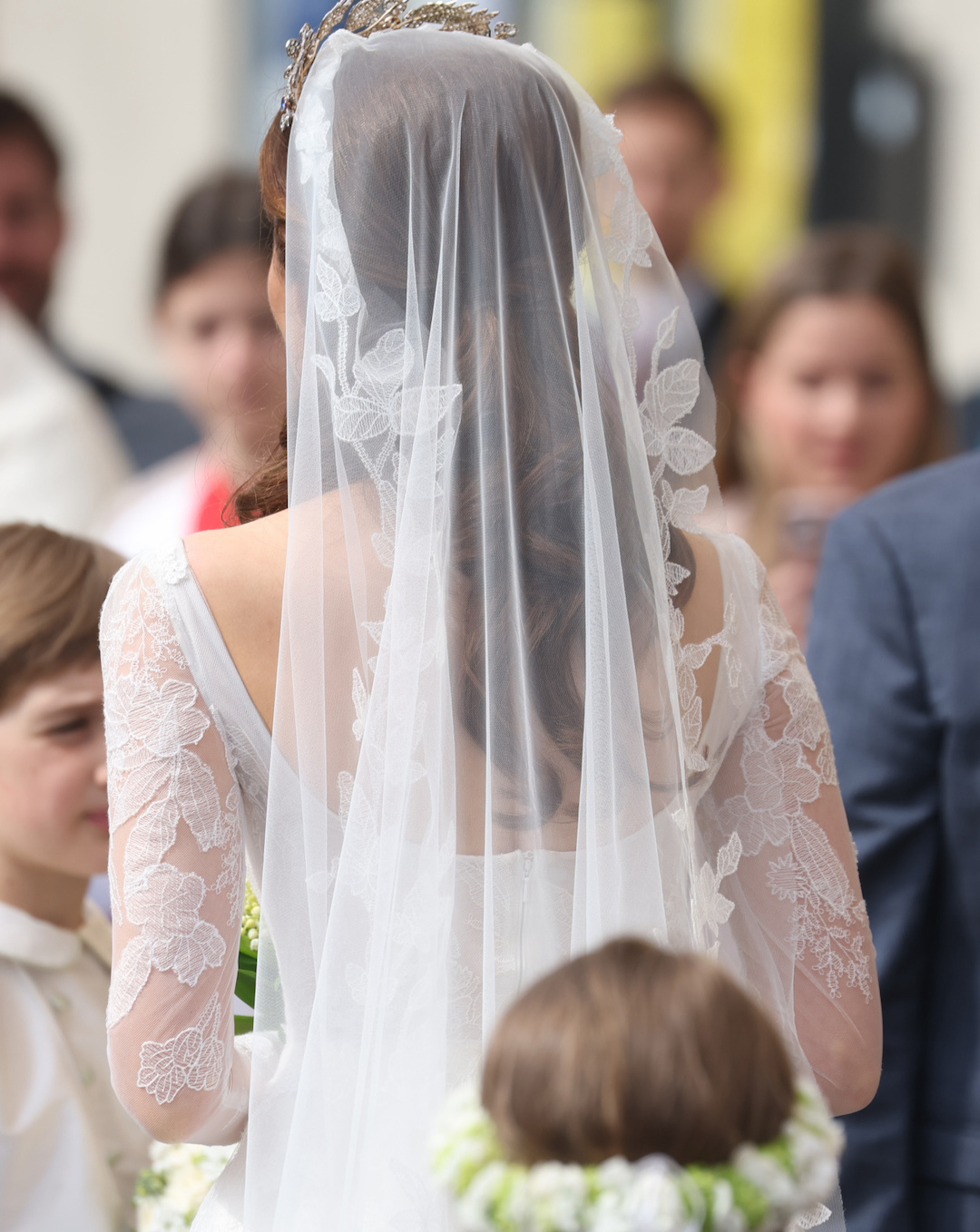 Die Braut Sophie-Alexandra Evekink zieht mit ihren Blumenkindern zur kirchlichen Hochzeit mit Ludwig Prinz von Bayern in die Theatinerkirche ein. Zu den Feierlichkeiten werden rund 1000 Gäste erwartet.