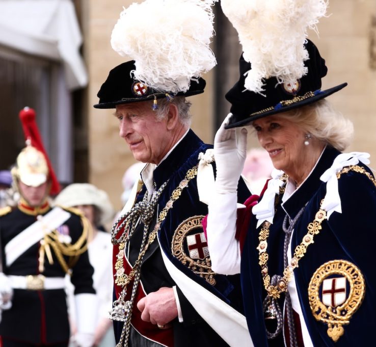 König Charles und Königin Camilla bei der Verleihung des Hosenbandordens