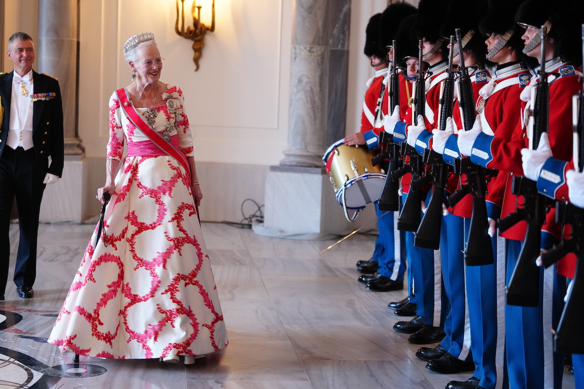 Königin Margrethe im Kleid von Birgitte Thaulow. Juni 2023