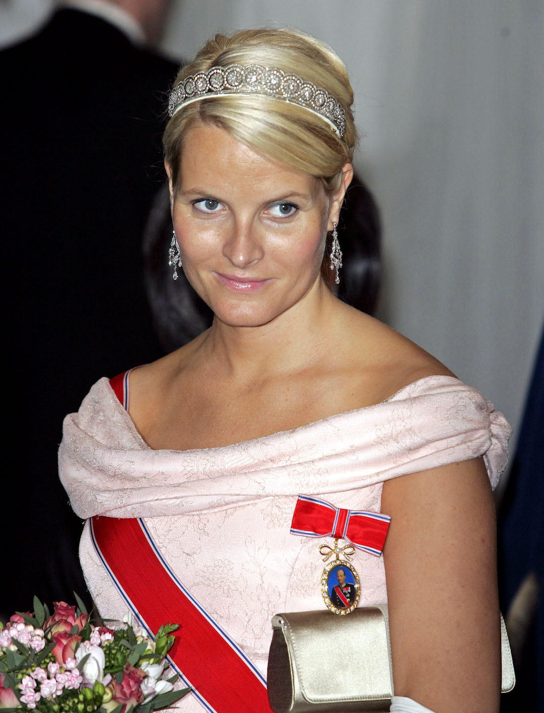 Kronprinzessin Mette-Marit trägt das Gänseblümchen-Diadem