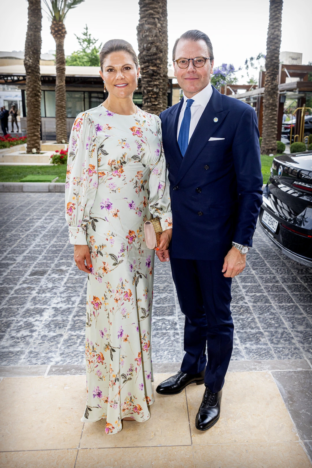 1. Juni 2023: Zur Hochzeit von Kronprinz Hussein trägt Victoria ein florales Kleid von By Malina. © Patrick van Katwijk/Getty Images