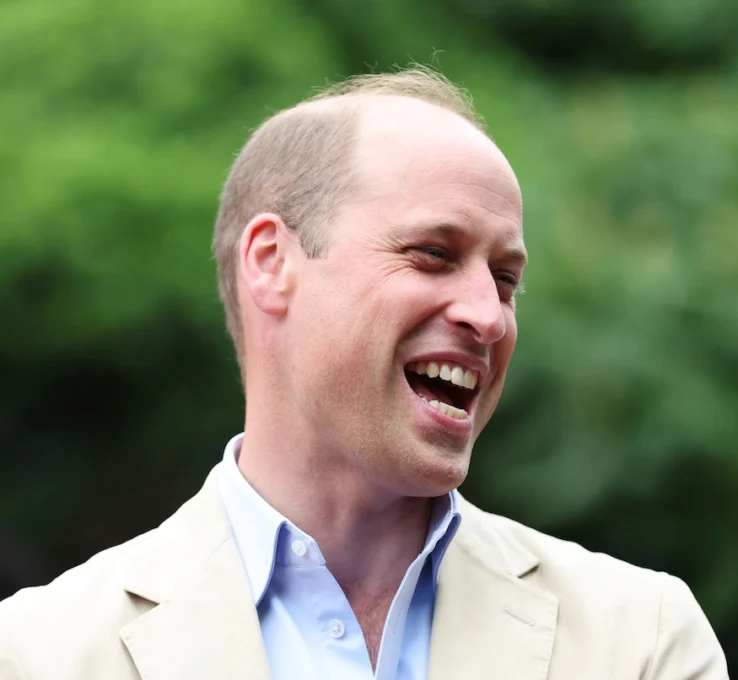 Prinz William scherzt über Haarausfall.