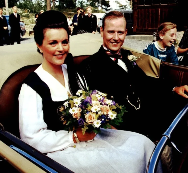 Alexandra Ferner und Margret Gudmundsdottir bei ihrer Hochzeit am 27. Juli 1996.