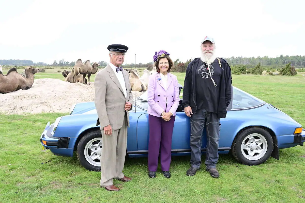 26. August 2023: Das schwedische Königspaar besuchen auf Öland die Swedish Royal Vintage Rally. © picture alliance / TT NEWS AGENCY | Jonas Ekstromer/TT