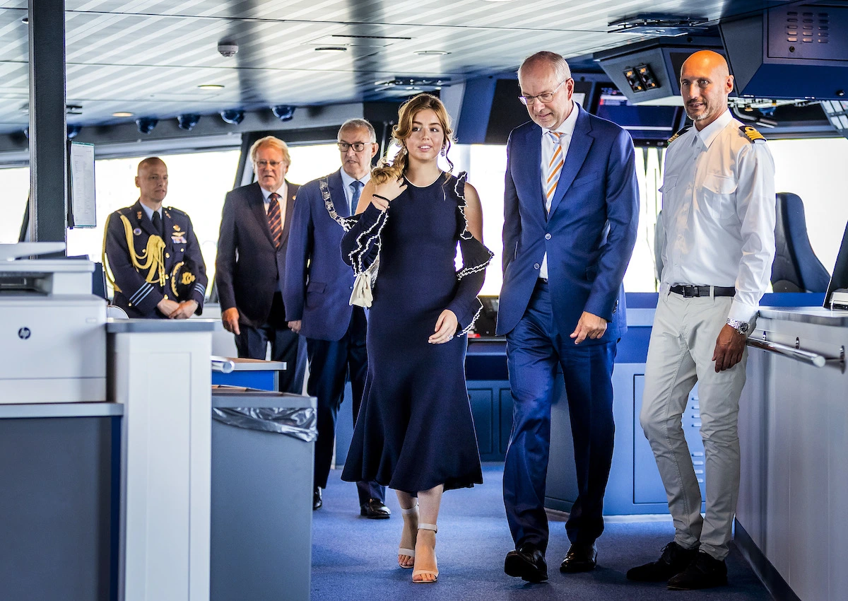 Bei der Gelegenheit erkundigt Alexia das Schiff auch gleich von innen. © Patrick van Katwijk/Getty Images