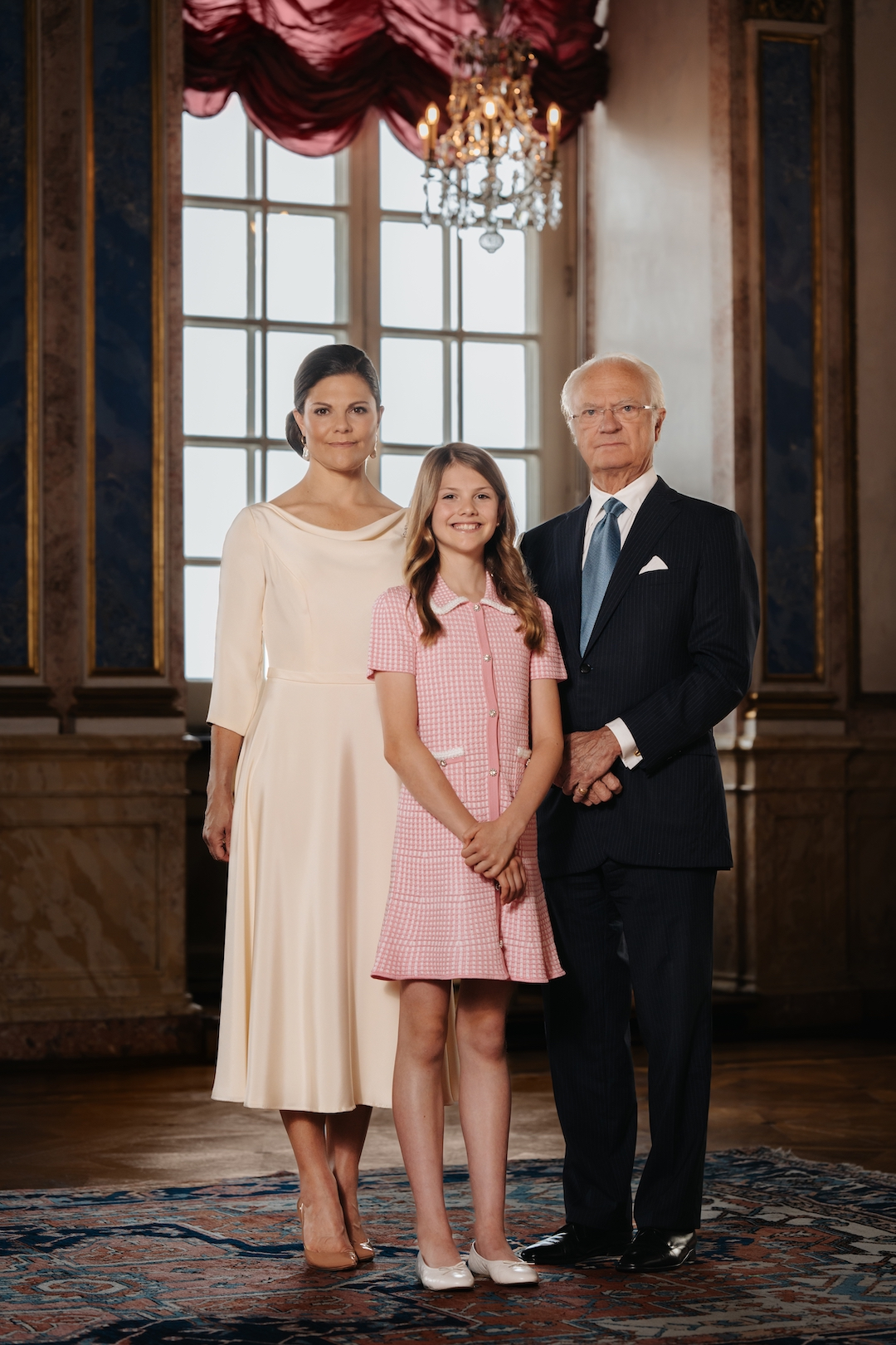 Schwedische Royals: Kronprinzessin Victoria, Prinzessin Estelle und König Carl Gustaf