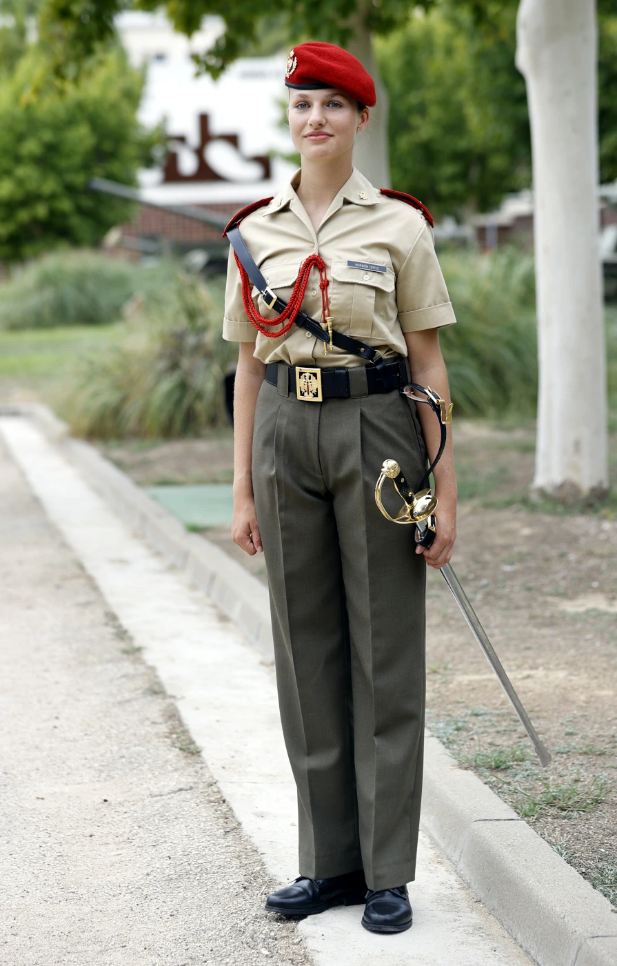Leonor in Uniform