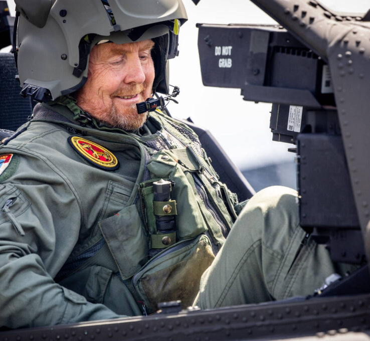 19. Juni 2024: König Willem-Alexander absolvierte einen Trainingsflug mit einem Apache-Kampfhubschrauber in Carlisle, England. © IMAGO / PPE